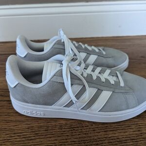 Women's Adidas Grand Court sneaker